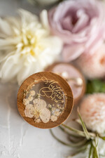 RINGTRÄGERBOXEN & KISSEN Epoxidharz Trauringe Box Personalisierte Hochzeitsringbox für 2 oder 3 Ringe, gravierte Hochzeitsringbox • personalisierte rustikale Ringbox • echte Blumen in Epoxidharz Luxus-Ringbox16