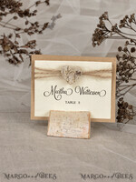 PLATZKARTEN / TISCHKARTEN  
 Rustikale Eco-Hochzeitsplatzkarten Minimalistische weiße Hochzeitsplatzkarten mit Jute-Schnur und Holzherz, rustikal öko-braun mit schwarzem Druck, zarte Hochzeitsnamensschilder, bearbeitbarer Text.2