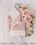HOCHZEITS EINLADUNGEN vintage Spitze / rustikale Spitze Vintage Lace Elfenbein Hochzeits Einladungen Elegante Einladungen Elfenbeinband und Schleife mit Blush20