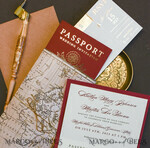 HOCHZEITS EINLADUNGEN Pass zur Liebe / Strandhochzeits-Einladungen Maroon Gold Reisepass Hochzeits Einladung, Karten für Hochzeiten mit Karte, Boarding Pass, Burgunder Reisepass Hochzeits Einladungen im Ausland, Einladungen für Zielhochzeiten, Reisekarten Hochzeitsstationery11