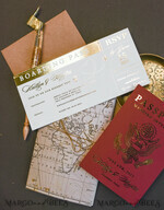HOCHZEITS EINLADUNGEN Pass zur Liebe / Strandhochzeits-Einladungen Maroon Gold Reisepass Hochzeits Einladung, Karten für Hochzeiten mit Karte, Boarding Pass, Burgunder Reisepass Hochzeits Einladungen im Ausland, Einladungen für Zielhochzeiten, Reisekarten Hochzeitsstationery11