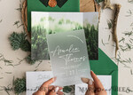 HOCHZEITS EINLADUNGEN Wald / Berge / Waldlandschaft Thema Wald Acryl Hochzeits-Einladungset, moderne rustikale Hochzeitskarten, klare Plexiglassuite Hochzeitskarten, grüne Hochzeitseinladungen, neblige Wald-gefüllte Hochzeitseinladungssuite, Hochzeitskarte mit Kiefern aus Plexiglas.17