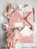 HOCHZEITS EINLADUNGEN Elegante Einladungen Klassische Karten Blush Pink Das Hochzeitseinladungsset, Luxushochzeitseinladungen Samtumschlag, Elegante Hochzeitseinladung Suite, Goldene Deckle-Kante Papierhochzeitseinladungen9