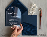 HOCHZEITS EINLADUNGEN Elegante Einladungen Klassische Karten Moderne Arch Acryl Hochzeitskarten, Samtumschlag marineblaue moderne Hochzeitskarten, marineblaue Goldeinladungen, minimalistische Plexi Hochzeitsinvitation Suite22