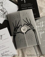 HOCHZEITS EINLADUNGEN Elegante Einladungen Klassische Karten Schwarzes Halloween-Hochzeitseinladungsset, glänzende schwarze Acryl-Einladungen, Goth-Hochzeitspapeterie, Skelettliebespaare schwarze Plexi-Hochzeitseinladungen Set21