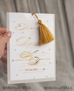 HOCHZEITS EINLADUNGEN Gold / Roségold / Silber / Glitzer Perlenbesetzte maßgeschneiderte elegante reinweiße Gold-Hochzeits-Einladungskarte, Perlen-Hochzeitskarten, luxuriöse Hochzeitspapeterie, goldene Quaste, vellum Perlenetui mit Ihrem Monogramm11