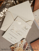HOCHZEITS EINLADUNGEN Gold / Roségold / Silber / Glitzer Terrakotta Chiffon Schleife mit Perlen maßgeschneiderte elegante Einladungskarten für Hochzeiten in verbranntem Orange und Gold, weiße Perlen goldene Hochzeitseinladungen, Boho goldene Mappe Hochzeitsstationery, Vellum Etui mit Monogramm.21