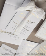 HOCHZEITS EINLADUNGEN Gold / Roségold / Silber / Glitzer Perlenbesetzte maßgeschneiderte elegante reinweiße Gold-Hochzeits-Einladungssuite, perlenbesetzte Hochzeitskarten, luxuriöse Hochzeitsstationery, Seidenband, vellum-beadetes Etui mit Ihrem Monogramm.21