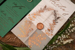 HOCHZEITS EINLADUNGEN Gold / Roségold / Silber / Glitzer Luxuriöse grüne Goldhochzeitseinladungen, elegante smaragdgrüne Hochzeitskarten, maßgeschneiderte Einladungskarten aus weißem Pergament, Einladungen mit goldenem Glanz.12
