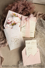 HOCHZEITS EINLADUNGEN Gold / Roségold / Silber / Glitzer Blush Pink Chiffon Schleife mit Perlen maßgeschneiderte elegante Pfingstrose Roségold Hochzeits-Einladung Suite, weiße Perlen goldene Hochzeitskarten, Boho goldene Mappe Hochzeitsstationery, Vellum Etui mit Monogramm.34