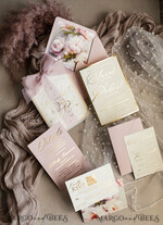 HOCHZEITS EINLADUNGEN Gold / Roségold / Silber / Glitzer Blush Pink Chiffon Schleife mit Perlen maßgeschneiderte elegante Pfingstrose Roségold Hochzeits-Einladung Suite, weiße Perlen goldene Hochzeitskarten, Boho goldene Mappe Hochzeitsstationery, Vellum Etui mit Monogramm.34