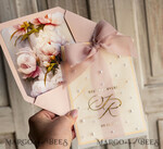HOCHZEITS EINLADUNGEN Gold / Roségold / Silber / Glitzer Blush Pink Chiffon Schleife mit Perlen maßgeschneiderte elegante Pfingstrose Roségold Hochzeits-Einladung Suite, weiße Perlen goldene Hochzeitskarten, Boho goldene Mappe Hochzeitsstationery, Vellum Etui mit Monogramm.34