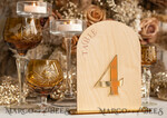 TISCHDEKORATIONSCHILDER   Holz Eco Rustikale Tischnummern Rustikale Holzbogen Hochzeits Tischnummern, Holzgold Plexi Tischnummern, Landhaus Hochzeit Tischdekoration, Hochzeitsbeschilderung Holz goldene Spiegel Tischnummern12