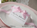PLATZKARTEN / TISCHKARTEN  
 rustikal und Spitze Romantische weiße minimalistische Hochzeitstischkarten mit rosa Band, moderne elegante botanische Platzkarten, glamouröse Tischkarten, wunderschöne florale Hochzeit Namensschilder.3