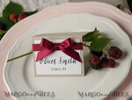 PLATZKARTEN / TISCHKARTEN  
 rustikal und Spitze Romantische Eco-Hochzeitsplatzkarten mit Marsala-Ripsband, burgunderrot-weiße und öko-rustikale Hochzeitsstationery, elegante rustikale Hochzeitsplatzkarten, bearbeitbarer Text2