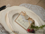 PLATZKARTEN / TISCHKARTEN  
 rustikal und Spitze Romantische Papier Spitzen-Hochzeitsplatzkarten, rustikale Namensschilder mit Raffiaband und Holzherz, elegante Hochzeitsstationery, rustikale Platzkarten, bearbeitbarer Text.4