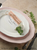 PLATZKARTEN / TISCHKARTEN  
 rustikal und Spitze Elegante Eco-Weiße und Rosa Hochzeitsplatzkarten mit Jute-Schnur, Weiße Hochzeitsnamensschilder mit Jute-Schnur und Birkenherz, Rustikale Hochzeitsstationery, Bearbeitbar5