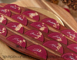 PLATZKARTEN / TISCHKARTEN  
 Acrylgold klar / Holz 3D Acrylbogen Burgundy Flachplatzkarte, klare Acryl- und goldene Flachplatzkarte, bordeauxgoldene Plexi-Flachplatzkarte, Marsala Luxus-Hochzeitstischdekoration, weißer Text14