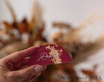 PLATZKARTEN / TISCHKARTEN  
 Acrylgold klar / Holz 3D Acrylbogen Burgundy Flachplatzkarte, klare Acryl- und goldene Flachplatzkarte, bordeauxgoldene Plexi-Flachplatzkarte, Marsala Luxus-Hochzeitstischdekoration, weißer Text14