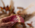 PLATZKARTEN / TISCHKARTEN  
 Acrylgold klar / Holz 3D Acrylbogen Burgundy Flachplatzkarte, klare Acryl- und goldene Flachplatzkarte, bordeauxgoldene Plexi-Flachplatzkarte, Marsala Luxus-Hochzeitstischdekoration, weißer Text14