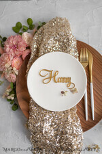 PLATZKARTEN / TISCHKARTEN  
 Acrylgold klar / Holz 3D Benutzerdefinierte elegante goldene Acryl-Platzkarte, gravierte Namenskarte Premium Luxus Sitzkarte, 3D goldene Acryl-Hochzeitsbegleitkarten, luxuriöse goldene Acryl-Hochzeitsplatzkarten29