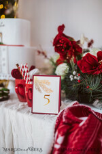 TISCHDEKORATIONSCHILDER   Glitzer Luxus Weihnachts Hochzeits Tischnummer, glamouröse goldene Glanz Tischkarte, elegante Kiefer Tischnummer mit Goldprägung, minimalistisches Winterthema burgunderrote Tischnummern3