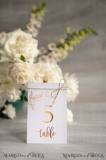 TISCHDEKORATIONSCHILDER   Glitzer Weiße florale Hochzeitstischnummern, goldene Folien-minimalistische Hochzeitstischkarten, elegante florale Tischdekoration & goldene Schnur, Glamour-Hochzeitsstationery, editierbarer Text.3