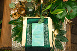 MENÜ & PROGRAMME  
 Glitzer/ Luxus Premium Minimalistisches Aquarell Hochzeitsmenü, Einfach elegante grüne Menükarten mit goldener Schnur, Romantisches Dinner-Menü mit gezacktem Rand für eine grüne Hochzeit, Einzigartige Schreibwaren5