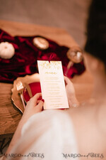 MENÜ & PROGRAMME  
 Glitzer/ Luxus Premium Luxuriöses Golden Shine Hochzeitsmenü, glamouröse handgefertigte elfenbeinfarbene Menü-Karten mit burgunderfarbenem Band, individuelles romantisches Hochzeitsmenü mit goldener Prägung und floralem Motiv.2
