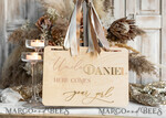 BLUMENMÄDCHEN / SEITENJUNGE SCHILDER rustikal Personalisierte rustikale und goldene Holz-Hochzeitsschild, Holz-Schild für den Page Jungen, Holz-Boho-Blumenkind-Schild, Blumenkind-Hochzeitstag-Schild, rustikale Hochzeitsdekoration für das Blumenkind, hier kommt die Braut.15