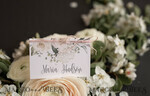 PLATZKARTEN / TISCHKARTEN  
 Romantisches Boho/ Botanisch/ Floral Weiße Rose Romantische Hochzeitsplatzkarten mit hellrosa Schnur, elegante Hochzeitsnamensschilder, Rosen-Tischplatzkarten für Ihre Hochzeit, Boho-Platzkarten, benutzerdefinierter Text3