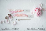 PLATZKARTEN / TISCHKARTEN  
 Romantisches Boho/ Botanisch/ Floral Weiße Hochzeitsplatzkarten mit gezacktem Rand und gefärbtem Seidenband, elegante individuell gestaltete Tischplatzkarten, minimalistische Namensschilder, einfache moderne Hochzeitsstationery.11