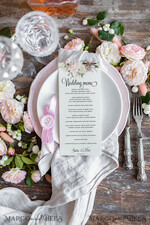 MENÜ & PROGRAMME  
 romantisch Elegante maßgeschneiderte elfenbeinfarbene Hochzeitsmenüs, florale Boho-Hochzeitsmenükarten, rosafarbenes Abendmenü mit pinkem Band und Initialen-Wachssiegel, Bohemian Hochzeits-Tischmenükarten3
