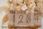 TISCHDEKORATIONSCHILDER   Acryl Tischdekoration Zahlen Acryl Ombre Beige Tischnummern, bemalte Plexi- und Goldtischnummern, Nude Taupe Gold Plexi Tischnummern, Tan Luxuriöse Hochzeits-Tischdekoration, Erdige Hochzeitsbeschilderung20