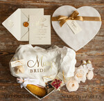 FRISCH VERHEIRATETES PAAR GESCHENKE Brautgeschenke Brautrobe Geschenk mit Spitze, elegantes Set für die Braut, Überraschungsbox mit individuell gestalteter Samtrobe.10