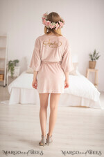 FRISCH VERHEIRATETES PAAR GESCHENKE Brautgeschenke Samt-Blush-Hochzeitsrobe mit personalisierter Inschrift, Blush-pinke Hochzeitsrobe mit Goldfolie, Elegante personalisierte Hochzeitsrobe.3