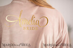 FRISCH VERHEIRATETES PAAR GESCHENKE Brautgeschenke Samt-Blush-Hochzeitsrobe mit personalisierter Inschrift, Blush-pinke Hochzeitsrobe mit Goldfolie, Elegante personalisierte Hochzeitsrobe.3
