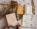 HOCHZEITS EINLADUNGEN Einladungen für VIP/ Boxeinladungen für Eltern Luxuriöse goldene Folien-Hochzeitskarten in Samtbox, Plexi Glamour Hochzeits-Einladungssuite Luxusbox, romantische Samt-Hochzeitskarten, maßgeschneiderte goldene Einladungen.27