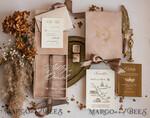 HOCHZEITS EINLADUNGEN Einladungen für VIP/ Boxeinladungen für Eltern Luxuriöse goldene Folien-Hochzeitskarten in Samtbox, Plexi Glamour Hochzeits-Einladungssuite Luxusbox, romantische Samt-Hochzeitskarten, maßgeschneiderte goldene Einladungen.27