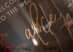 TISCHPLÄNE UND WILLKOMMENSCHILDER FÜR HOCHZEITEN Plexi Gold / Samt Luxuriöses klares und goldenes Hochzeitswillkommensschild, goldene Hochzeitsdekoration, personalisiertes Hochzeitsschild, Hochzeitsbrett, Willkommenshochzeitsbrett11