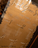 TISCHPLÄNE UND WILLKOMMENSCHILDER FÜR HOCHZEITEN Plexi Gold / Samt beige Samt und Gold Modernes Samt Sitzplan, 3D Elegantes Finde deinen Platz - Sitzplan, Luxus Hochzeittischplan, Hochzeitsdekoration mit goldenen Buchstaben - Goldenes Empfangsschild - Individuelles Zeremonieschild39