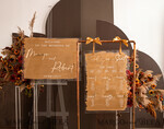 TISCHPLÄNE UND WILLKOMMENSCHILDER FÜR HOCHZEITEN Plexi Gold / Samt beige Samt und Gold Modernes Samt Sitzplan, 3D Elegantes Finde deinen Platz - Sitzplan, Luxus Hochzeittischplan, Hochzeitsdekoration mit goldenen Buchstaben - Goldenes Empfangsschild - Individuelles Zeremonieschild39