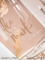 TISCHPLÄNE UND WILLKOMMENSCHILDER FÜR HOCHZEITEN Plexi Gold / Samt Elegantes klares Hochzeitsset Acryl Finde deinen Platz, personalisierter Hochzeitsbeige Tischplan, akrylklar tan transparent und golden modernes klares transparentes Sitzschema, 3D elegantes Finde deinen Platz - Sitzplan, goldener Luxus Hochzeits Tischplan, Hochzeitsdekoration mit goldenen Buchstaben - Goldene Empfangsbeschilderung - Individuelles Tan Zeremonieschild.16