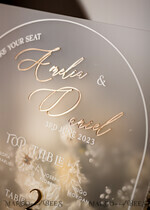 TISCHPLÄNE UND WILLKOMMENSCHILDER FÜR HOCHZEITEN Plexi Gold / Samt Elegantes gefrorenes Hochzeitsset Acryl Finde deinen Platz, personalisierter Hochzeitsbeiger Tischplan, gefrorenes Tan transparent und gold modernes gefrorenes transparentes Sitzdiagramm, 3D elegantes Finde deinen Platz - Sitzplan.18