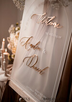 TISCHPLÄNE UND WILLKOMMENSCHILDER FÜR HOCHZEITEN Plexi Gold / Samt Bogen gefroren und goldene Acryl-Hochzeit Willkommen-Schild, Plexiglas goldene Hochzeitsdekoration, personalisiertes Hochzeitsschild, modernes Boho Empfangshochzeitsbrett26