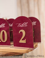 TISCHDEKORATIONSCHILDER   Samt Tischnummern und Dekoration Luxuriöse Samt-Bogen-Tischnummern mit Acrylständer, beige Samt- und Gold-Acryl-Hochzeits-Tischdekoration, 3D goldene Buchstaben Bogen-Tischnummern, Hochzeitsbeschilderung.24