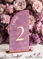 TISCHDEKORATIONSCHILDER   Samt Tischnummern und Dekoration Mauve-Velours-Tischnummer, Gold-Acryl-Halbbogen-Tischschild, Staubige-Rose-Velours-Hochzeitstischnummer mit Ständer, Gold-Plexi-Lila-Tischnummern MvS12