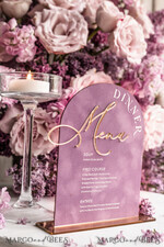 TISCHDEKORATIONSCHILDER   Samt Tischnummern und Dekoration Acryl- und Samt-Arch-Dinner-Menü, gold Plexi Mauve-Hochzeitsmenü-Schild mit Ständer, staubige Rose Plexi Tisch-Dinner-Menü luxuriöse lila Hochzeits-Tischdekoration10