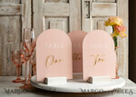 TISCHDEKORATIONSCHILDER   Samt Tischnummern und Dekoration Rosa Acryl Tischnummern, Bogen Tischnummern mit Ständer, Blush Rosa und Gold Hochzeits Tischdekoration, 3D goldene Beschriftung Tischnummern, Blush Hochzeitsbeschilderung.10