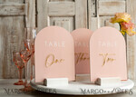 TISCHDEKORATIONSCHILDER   Samt Tischnummern und Dekoration Rosa Acryl Tischnummern, Bogen Tischnummern mit Ständer, Blush Rosa und Gold Hochzeits Tischdekoration, 3D goldene Beschriftung Tischnummern, Blush Hochzeitsbeschilderung.10